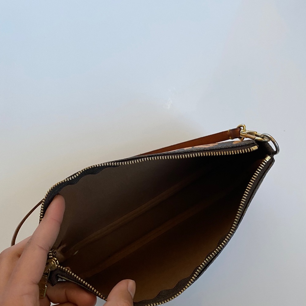 Louis Vuitton Limited Edition Graffiti Pochette - Picture 5 of 10